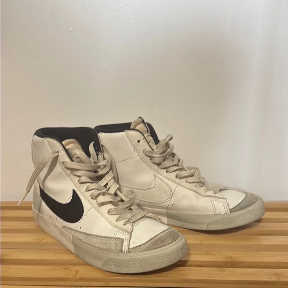 Nike Blazer High-Top Sneakers Boys White Black with Green embroidered logo